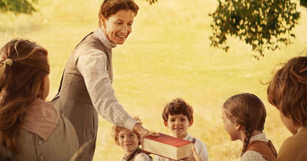 Imagen de la película "La primera escuela"